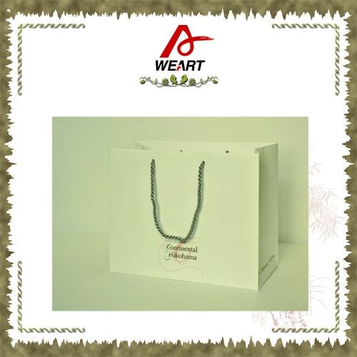 Recycled Luxury White Card Paper Bags For Gift , Printed Hot Stamping Logo